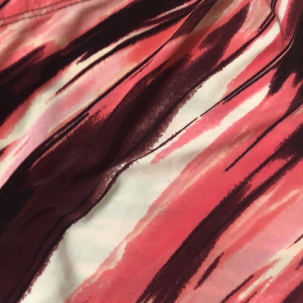 Abstract Lines Pink & Black Leggings - Picture 2 of 3